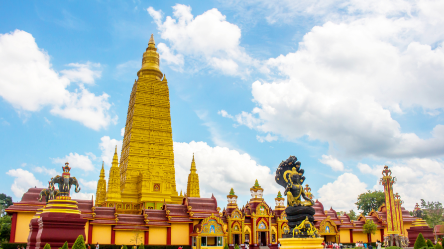 Wat Mahathat Wachiramongkol (Wat Bang Tong)